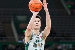 同曦男篮官方：郭昊文遭遇踝关节扭伤 预计休战2周左右